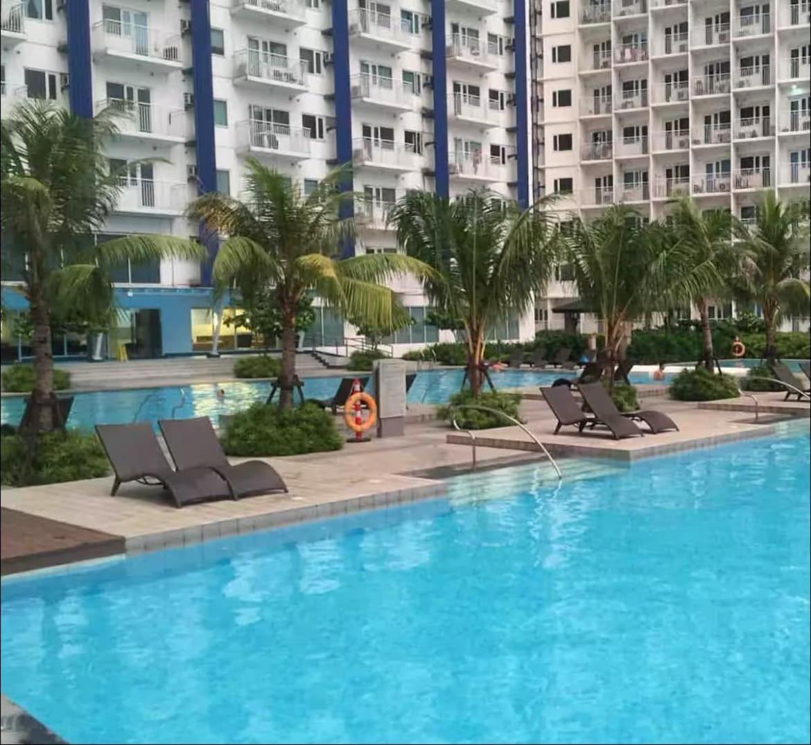 Luxury In The Makati Skyline Apartment