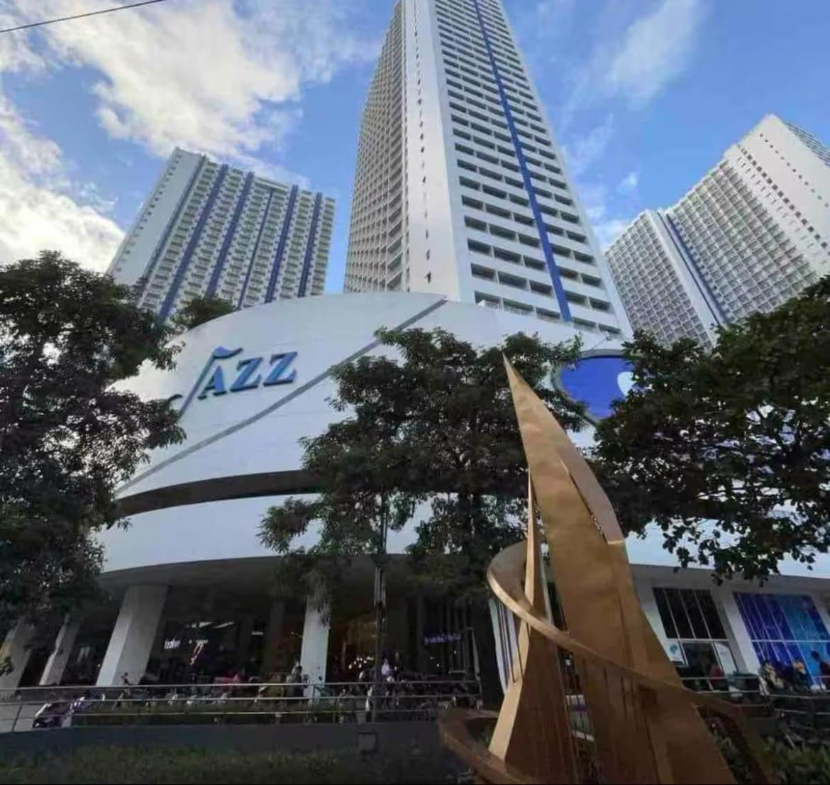 Luxury In The Makati Skyline