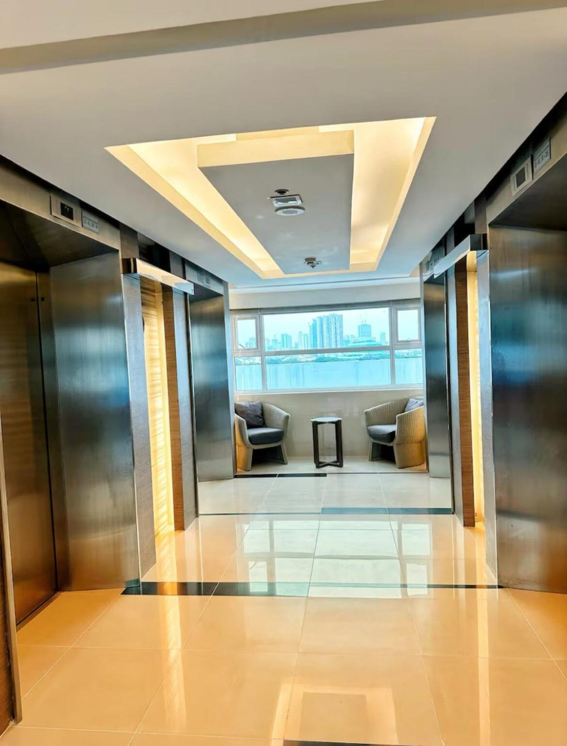 Luxury In The Makati Skyline * Manila