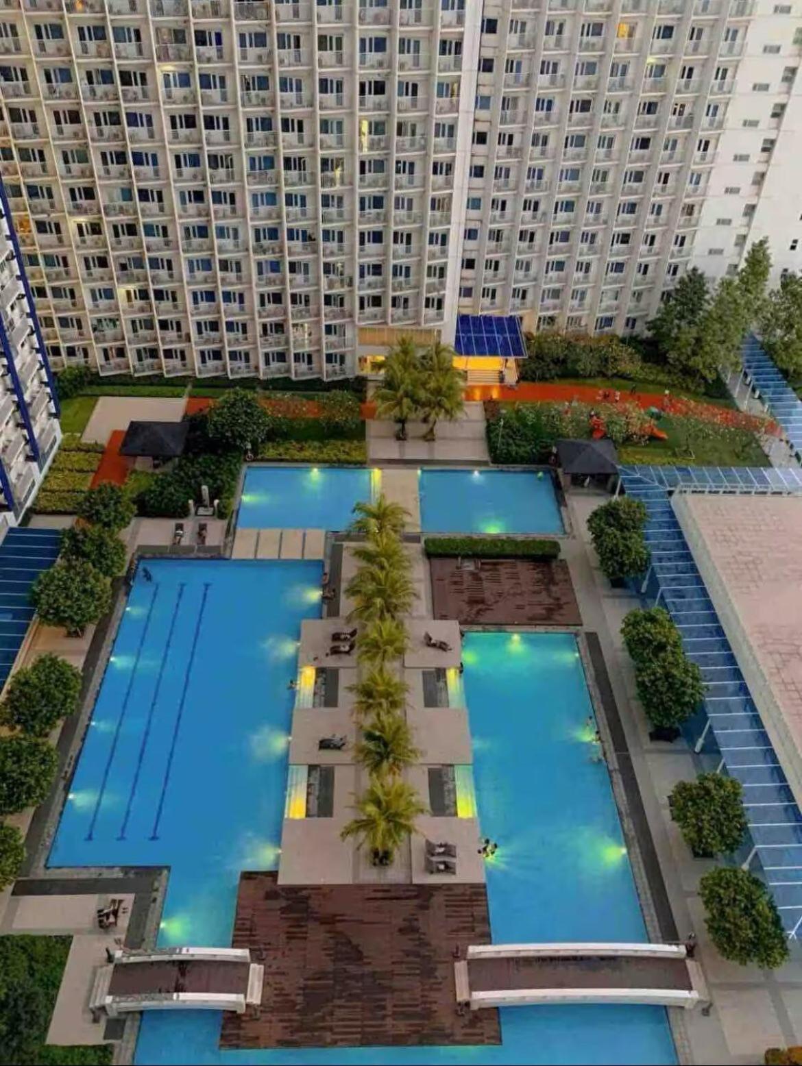 Luxury In The Makati Skyline