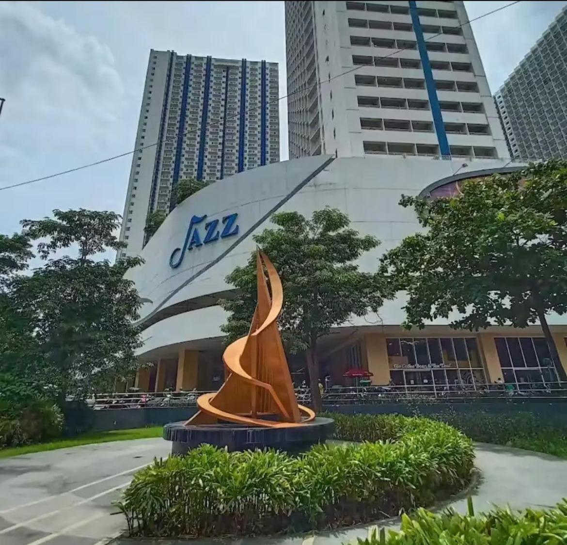 Luxury In The Makati Skyline * Manila
