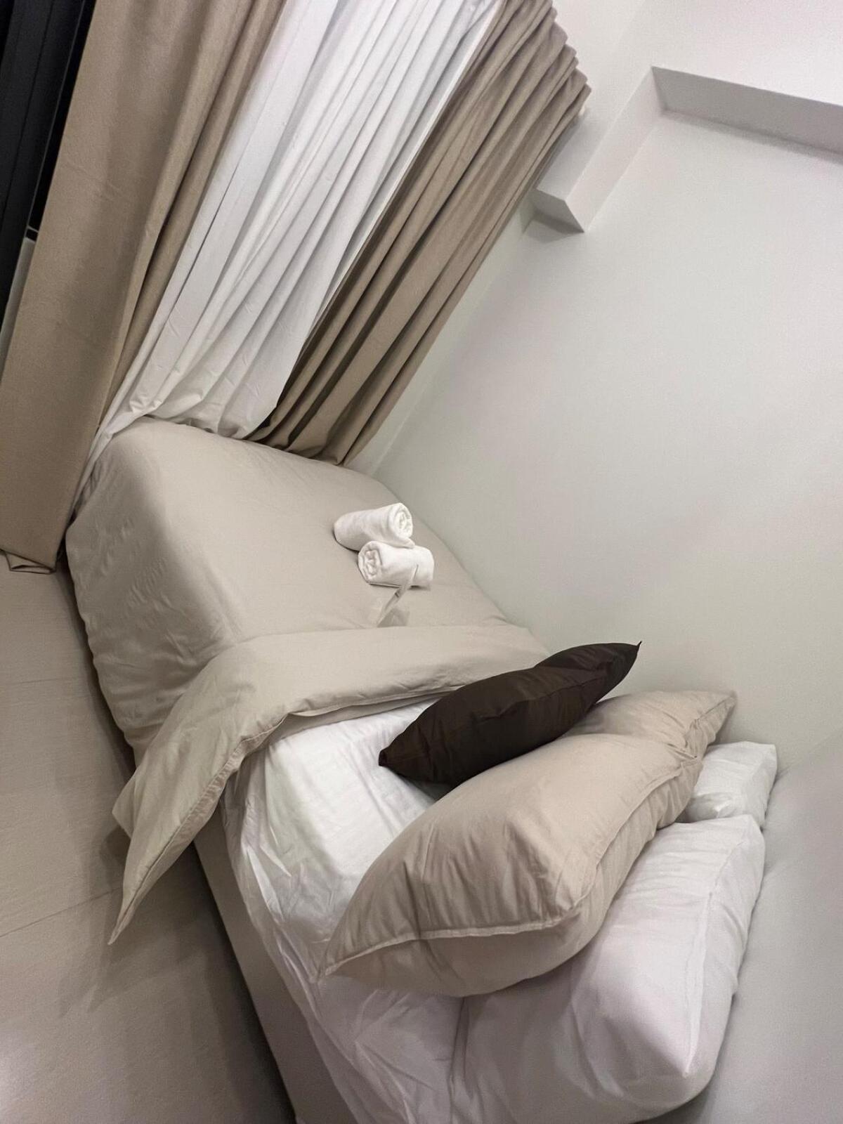 Snuggle * Manila