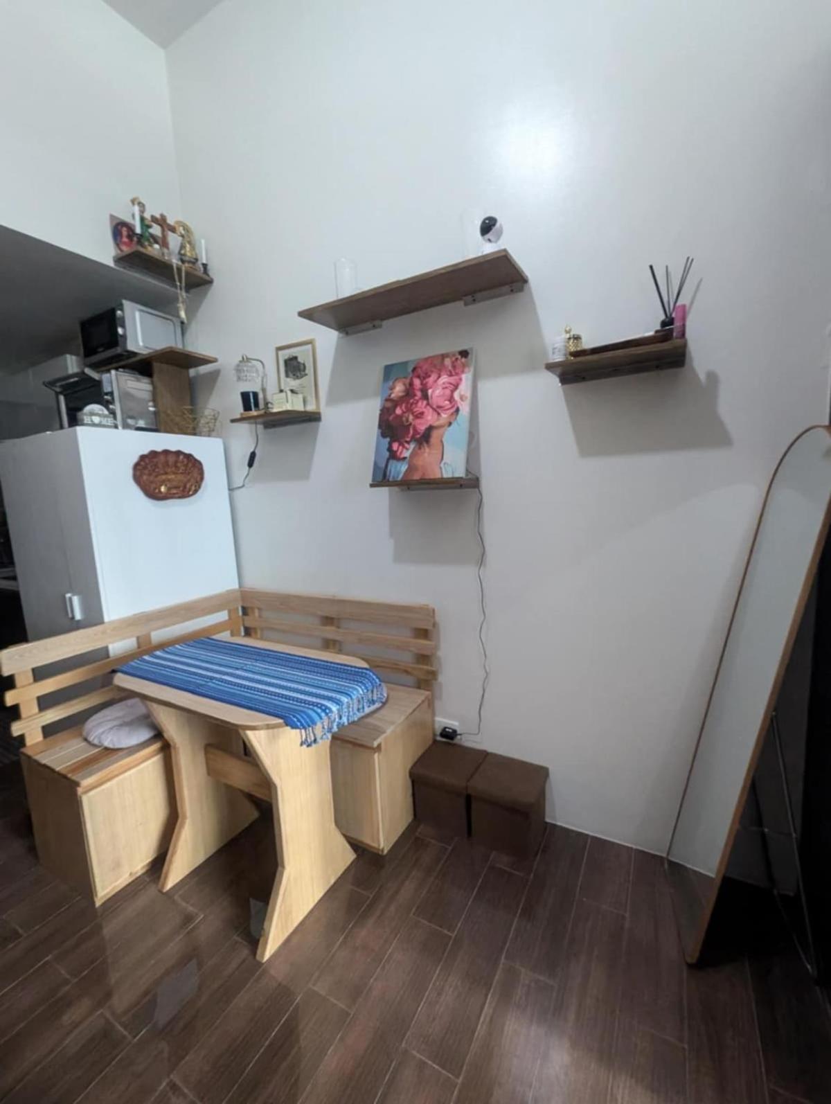 Rustic In Makati Cbd Apartment *