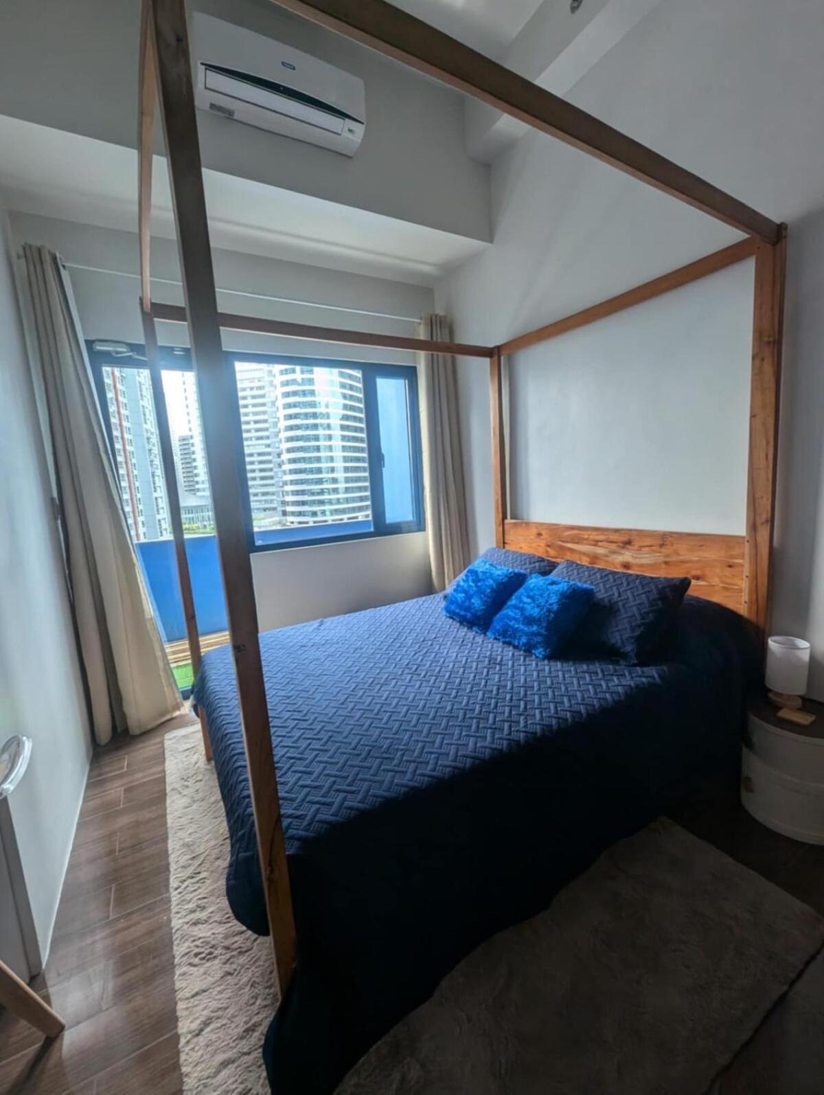 Rustic In Makati Cbd Apartment