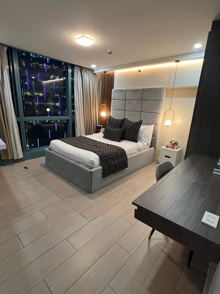 Large One Bedroom Unit In Uptown Bgc