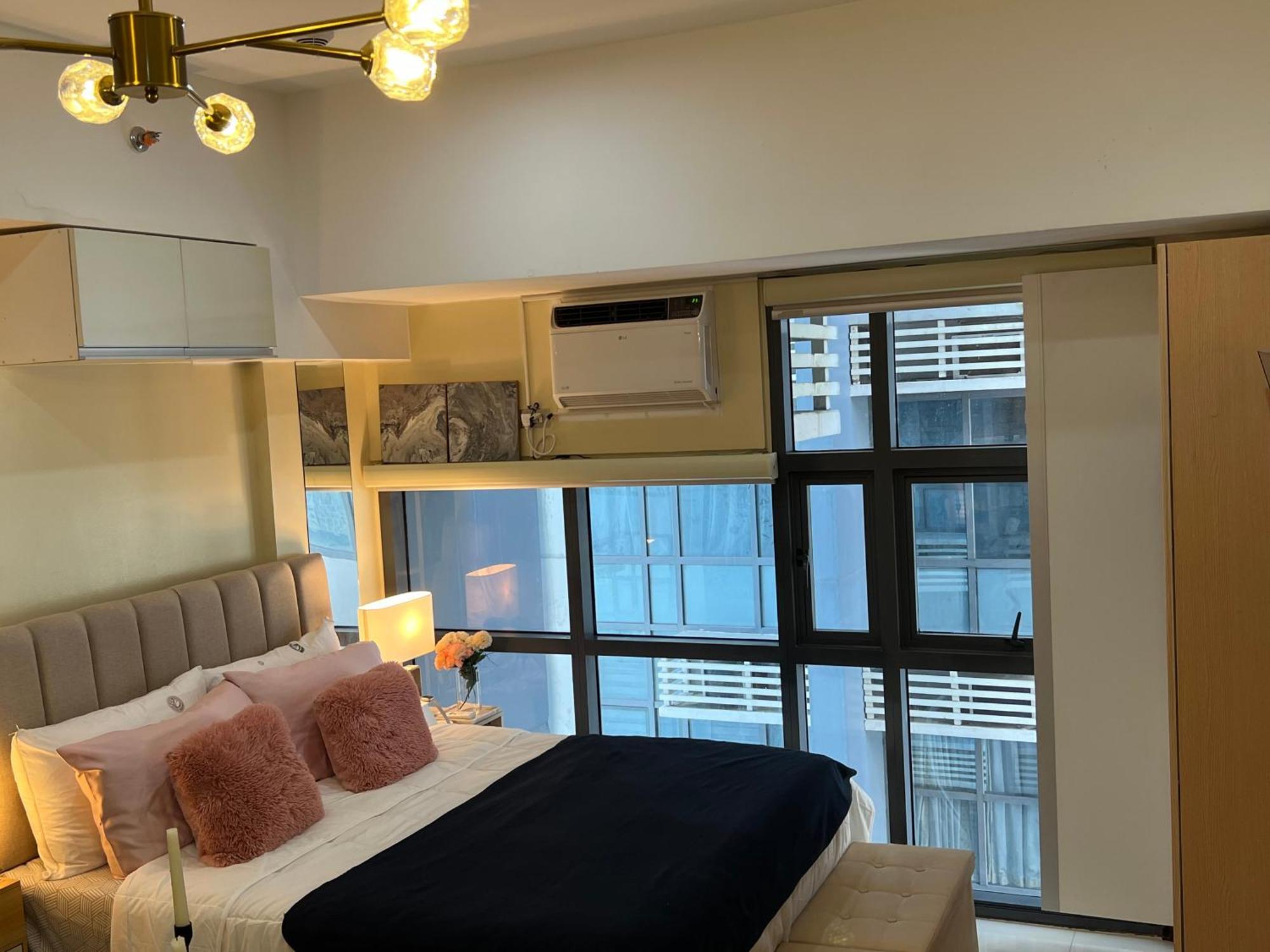 Viceroy Residences Chic Smart Wifi Netflix Manila