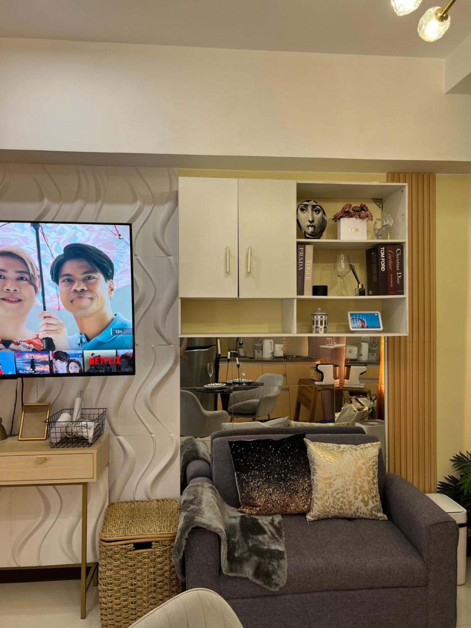 Viceroy Residences Chic Smart Wifi Netflix Manila