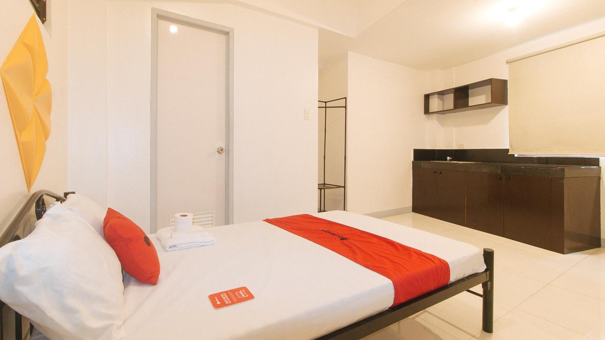 Reddoorz @ The Vjour Makati Hotel Manila