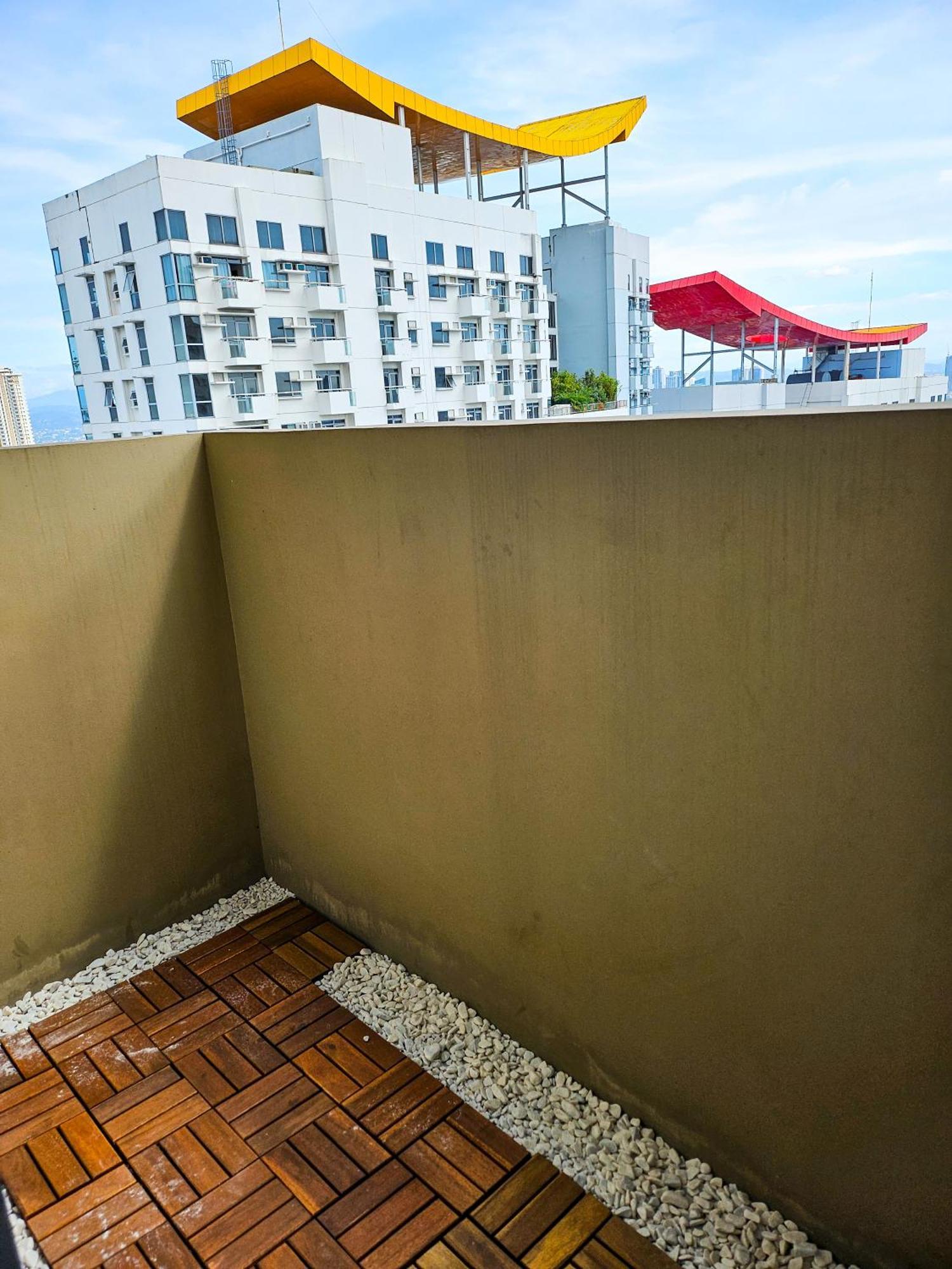 Brand New Convenience With Balcony In Araneta Cubao *