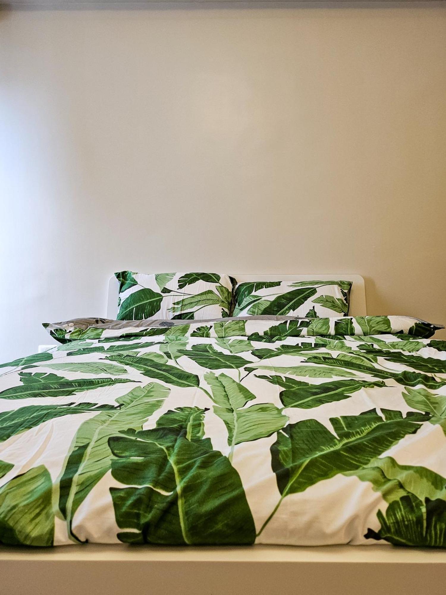 Brand New Convenience With Balcony In Araneta Cubao Aparthotel *
