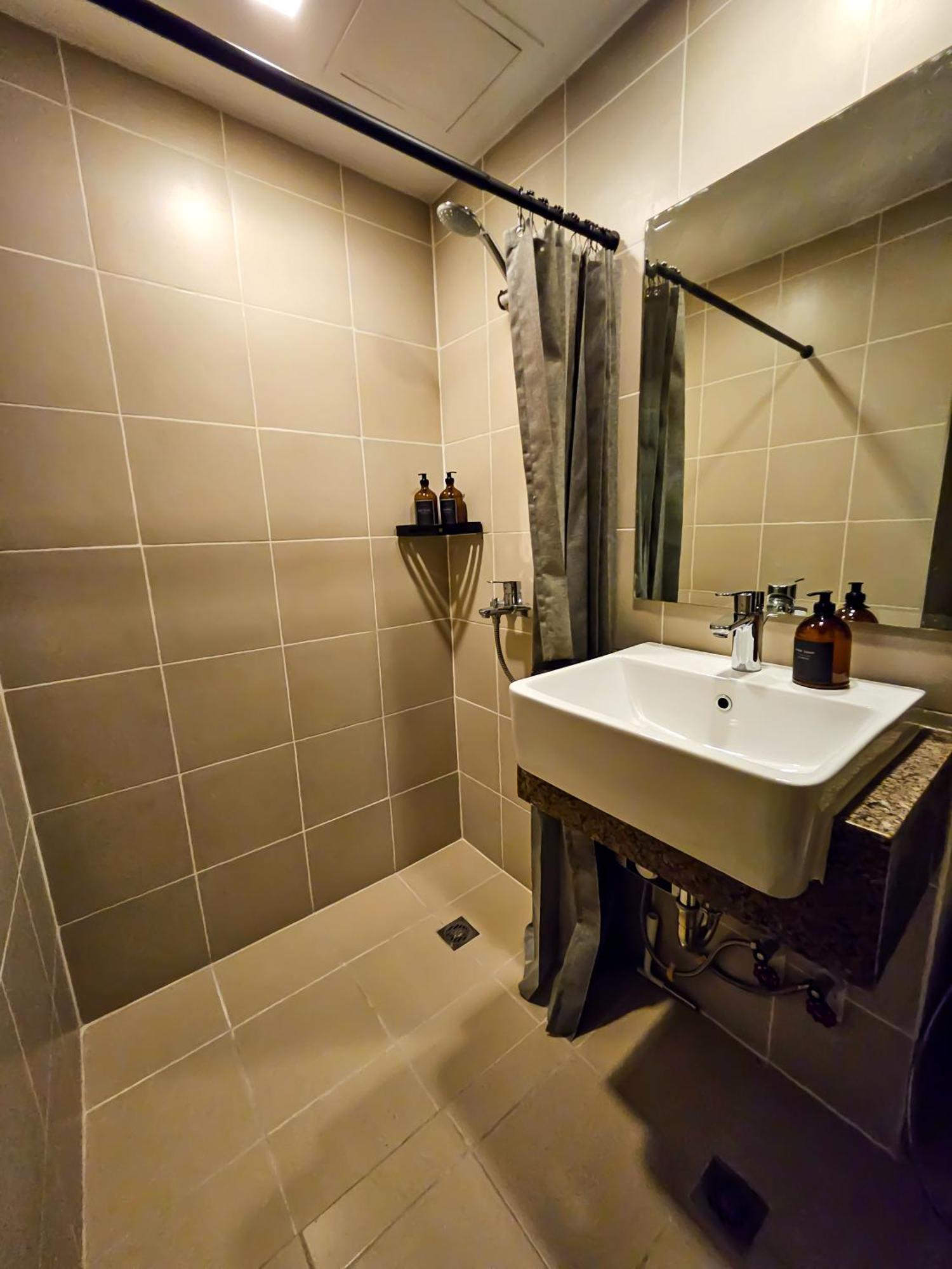 Brand New Convenience With Balcony In Araneta Cubao Aparthotel *