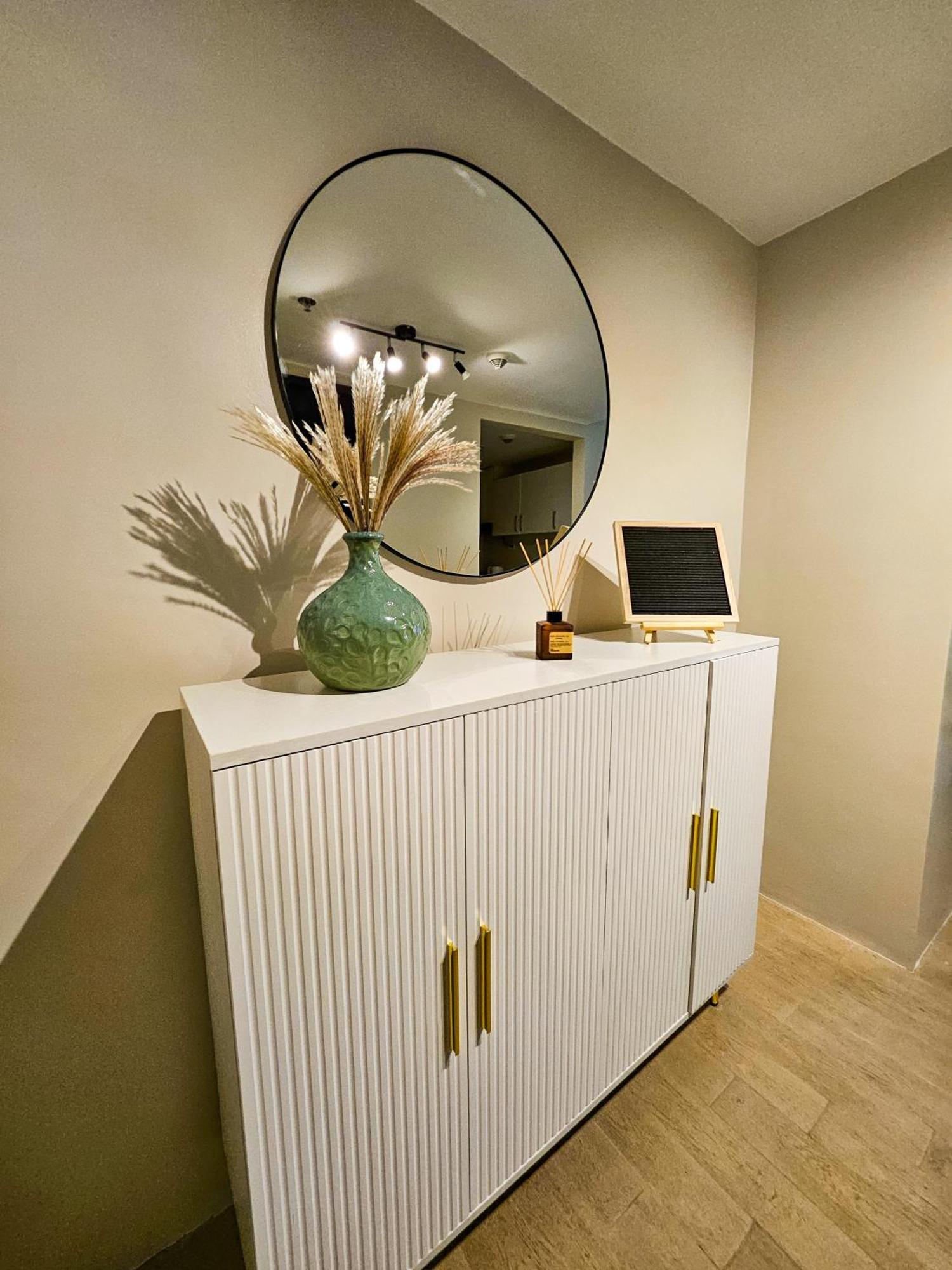 Aparthotel Brand New Convenience With Balcony In Araneta Cubao *