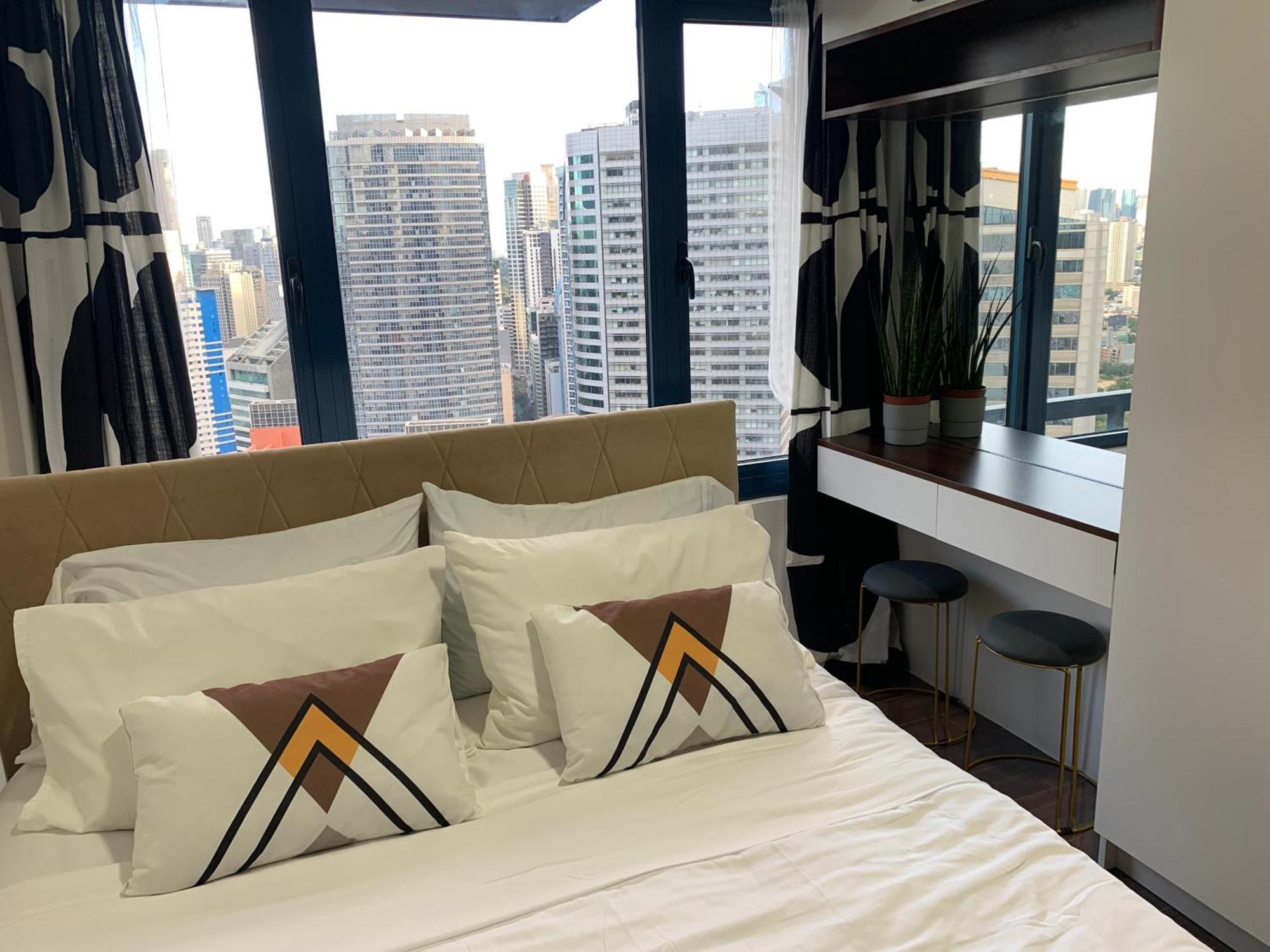 Perfect For Couples - Makati Comfort And Style *