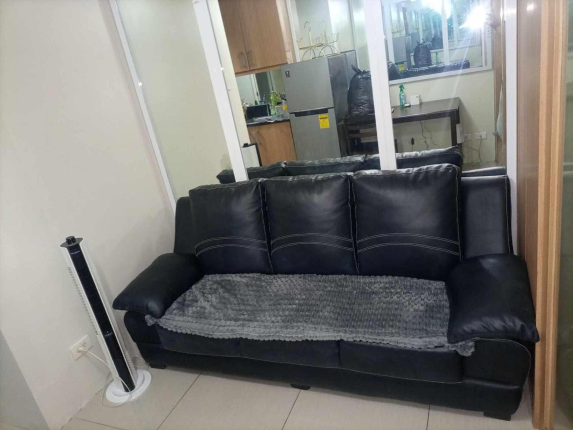 And Simple 1 Bedroom In Shell Residences Apartment Manila