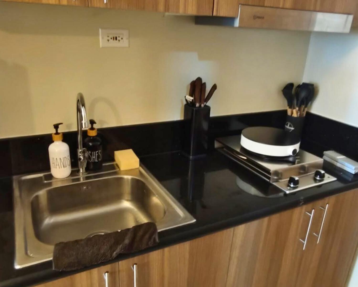 Ndulge In Opulence On A Budget Near Moa! Luxuriate In Our Deluxe 1 Bedroom Units With Stunning Views. Enjoy Free Netflix And An Exceptional Discount. Book Now For A Lavish And Affordable Escape! *
