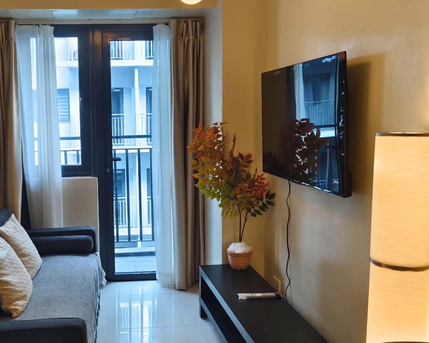 Hotel Ndulge In Opulence On A Budget Near Moa! Luxuriate In Our Deluxe 1 Bedroom Units With Stunning Views. Enjoy Free Netflix And An Exceptional Discount. Book Now For A Lavish And Affordable Escape!