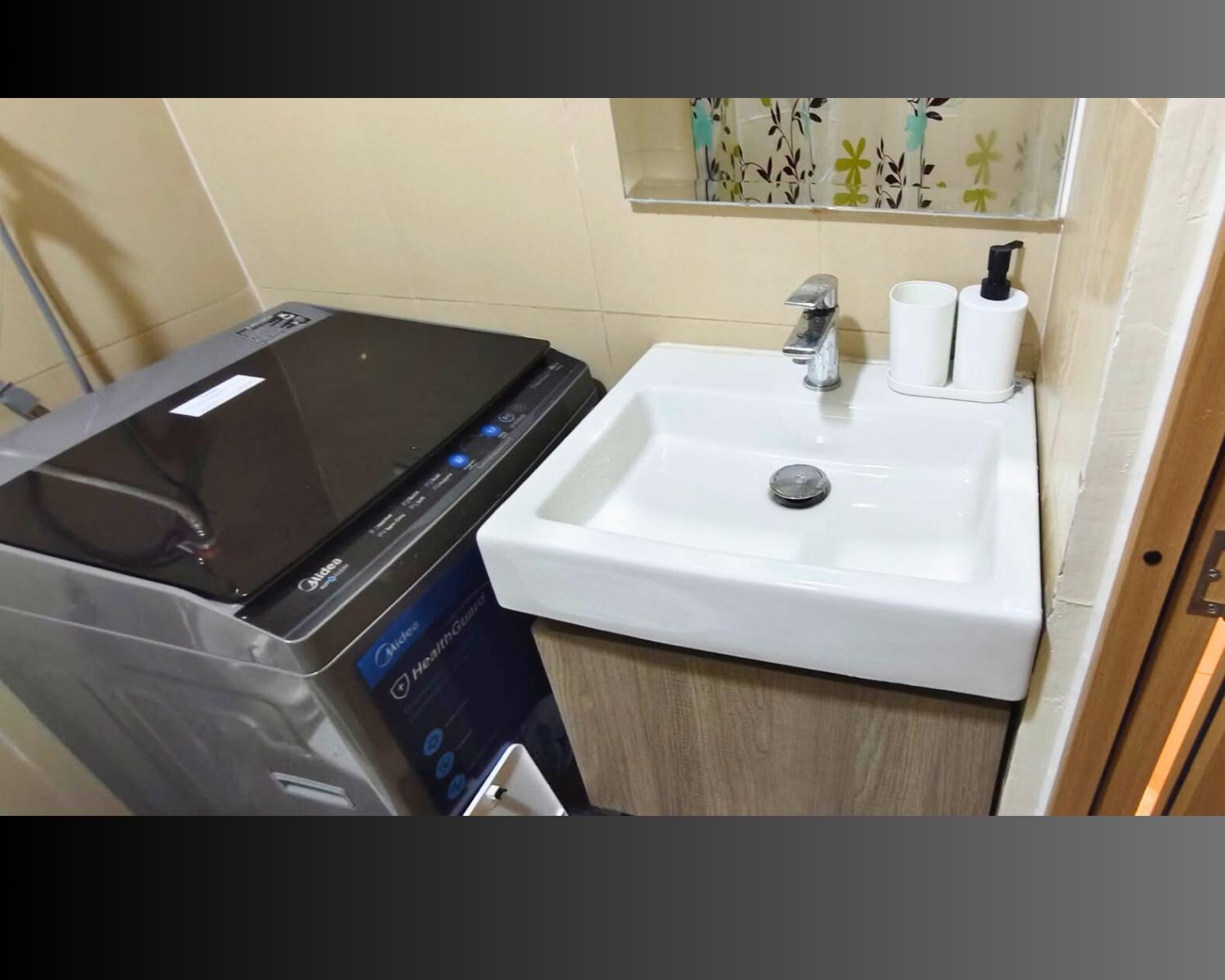 Ndulge In Opulence On A Budget Near Moa! Luxuriate In Our Deluxe 1 Bedroom Units With Stunning Views. Enjoy Free Netflix And An Exceptional Discount. Book Now For A Lavish And Affordable Escape! Manila