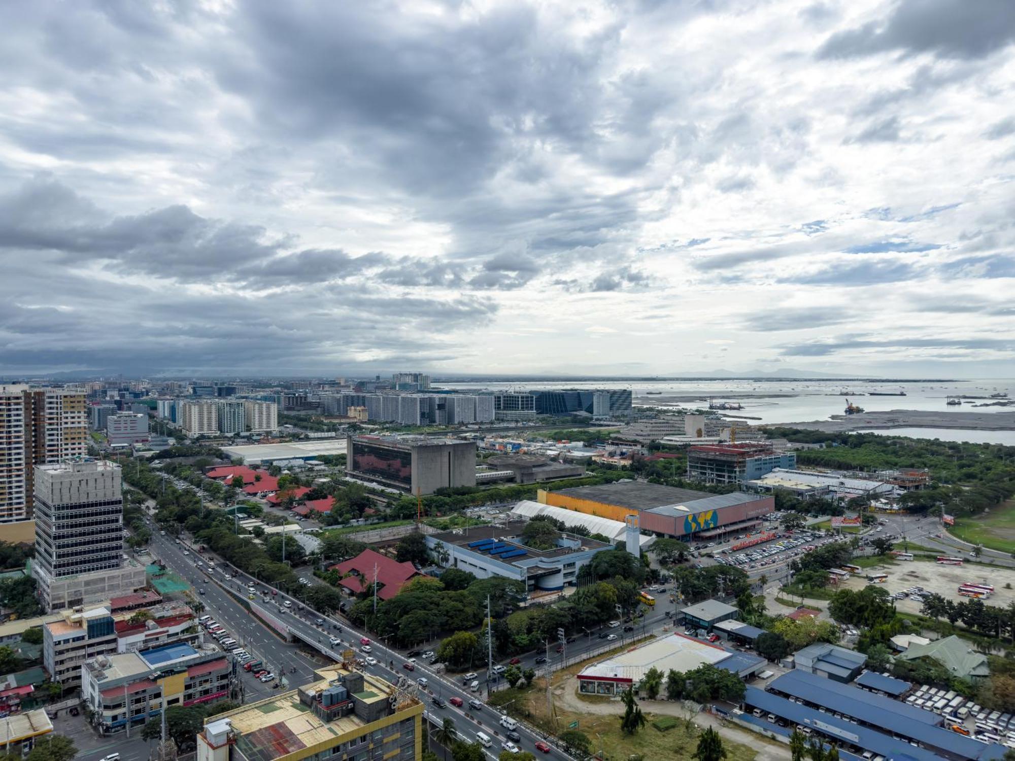 Gemstonebr In Smdc Coast Residences Apartment *