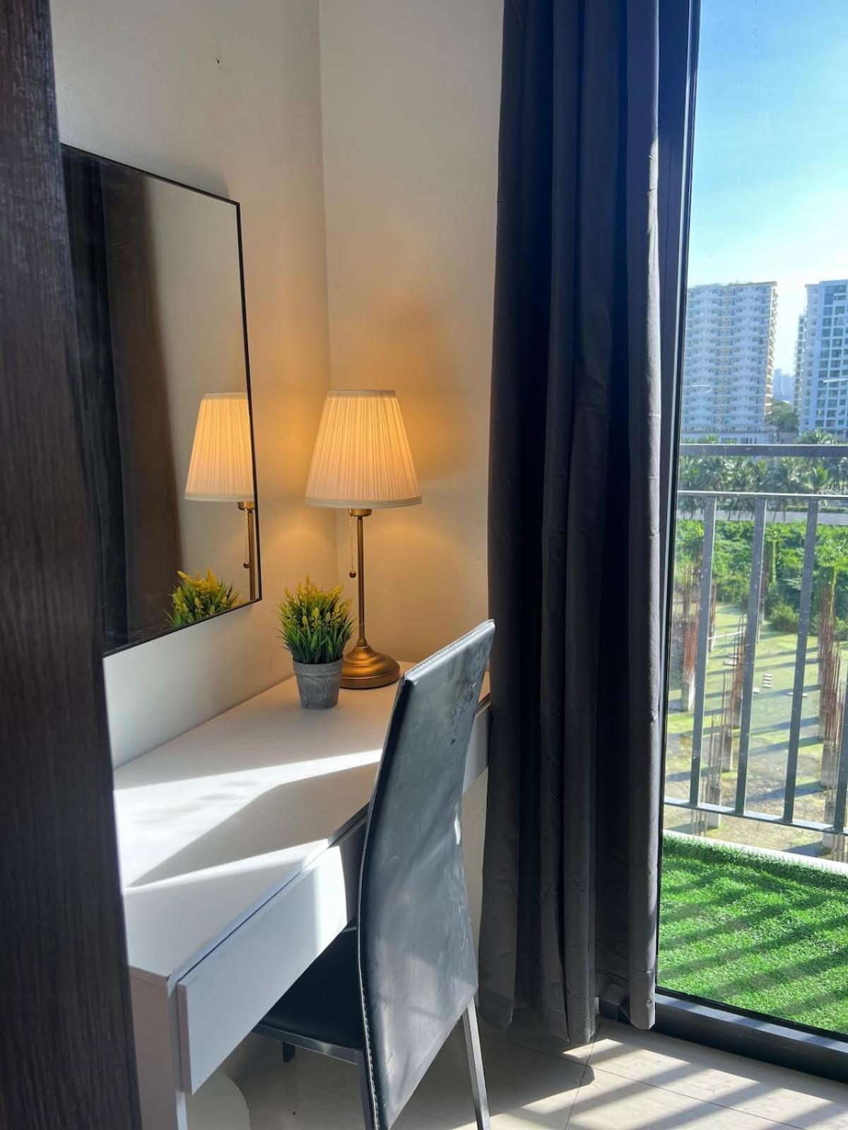 Adv Moa View Shore 2 Residences Manila