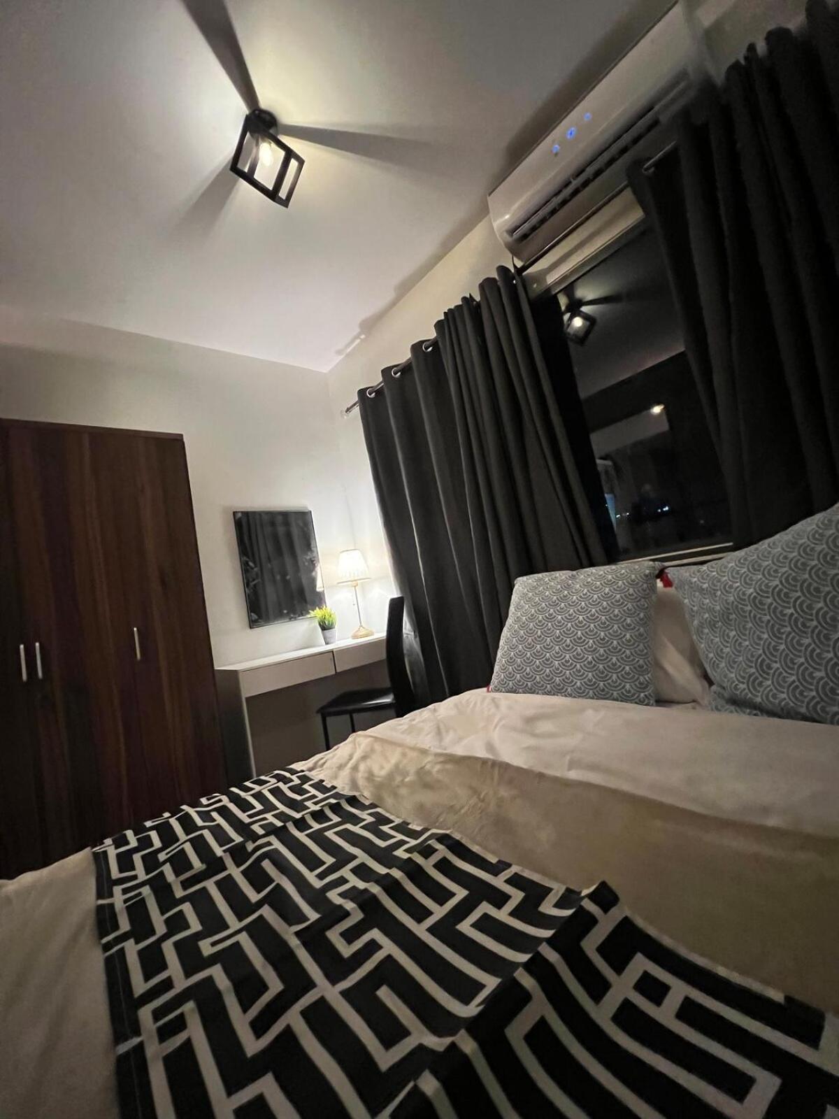 Adv Moa View Shore 2 Residences * Manila