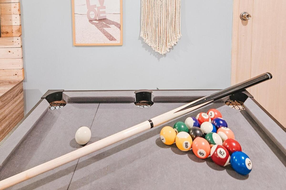 Apartment Luxury 2br In Makati With Billiard & Netflix