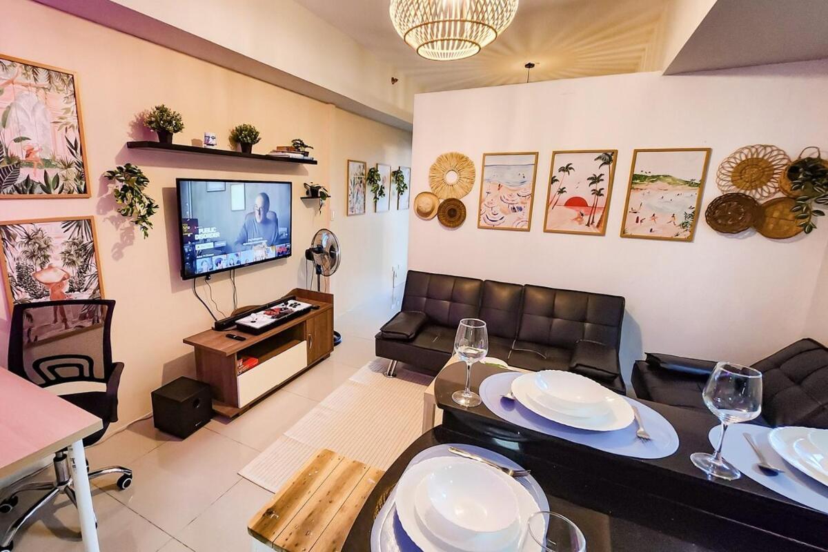 Luxury Staycation In Makati With Jacuzzi & Arcade * Manila