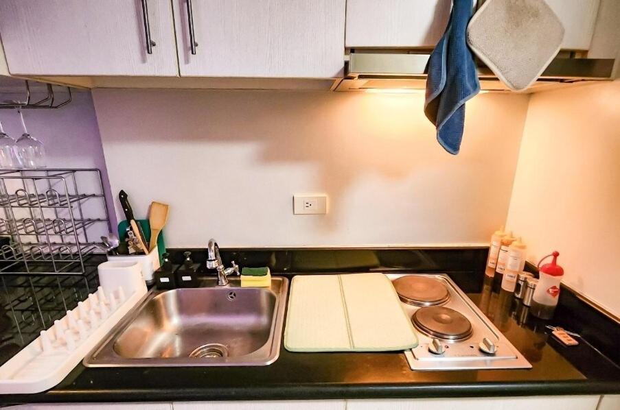 Luxury Staycation In Makati With Jacuzzi & Arcade Apartment *
