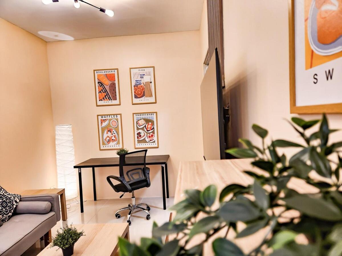 Cozy View 2br In Makati With 60inch Tv Apartment *