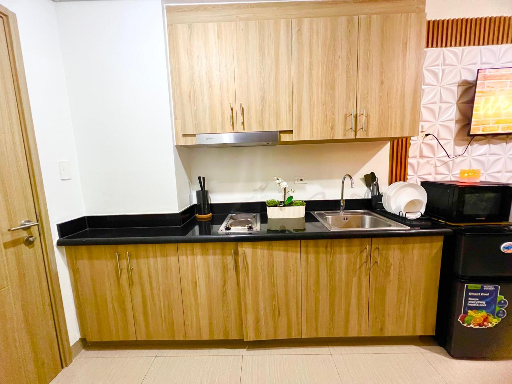 Adv Moa Pool View Shore 2 Residences Apartment Manila