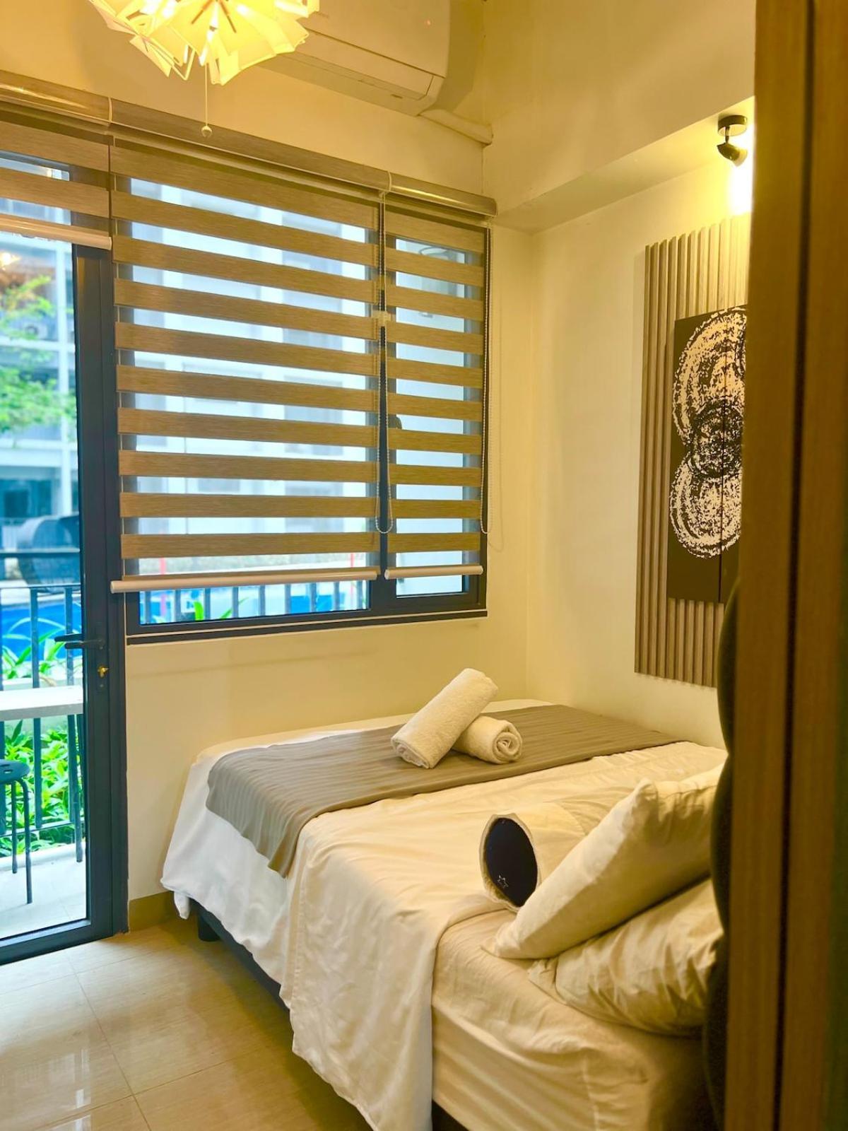 Adv Moa Pool View Shore 2 Residences Manila