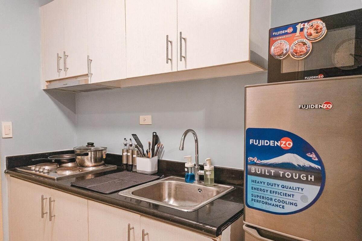 Luxury 2br In Makati With Billiard & Netflix Apartment Manila