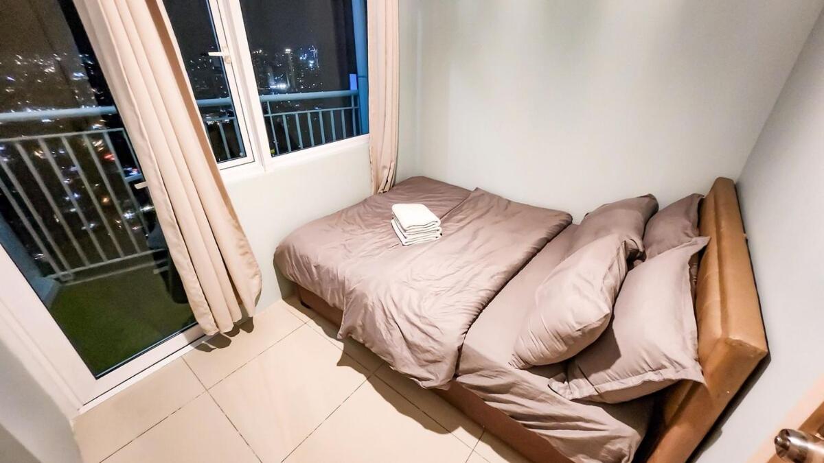 Luxury 2br In Makati With Billiard & Netflix Apartment
