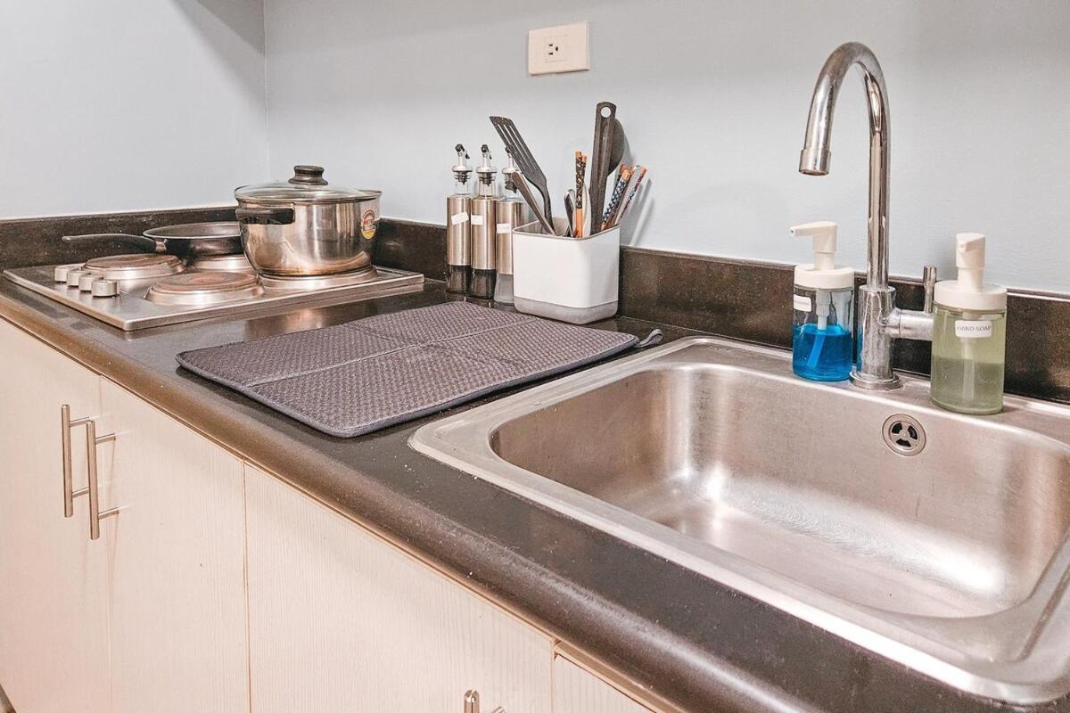Luxury 2br In Makati With Billiard & Netflix Apartment *