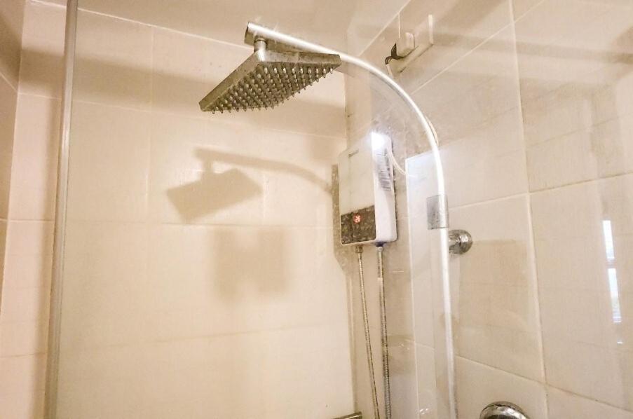 Luxury Staycation In Makati With Jacuzzi & Arcade Apartment *