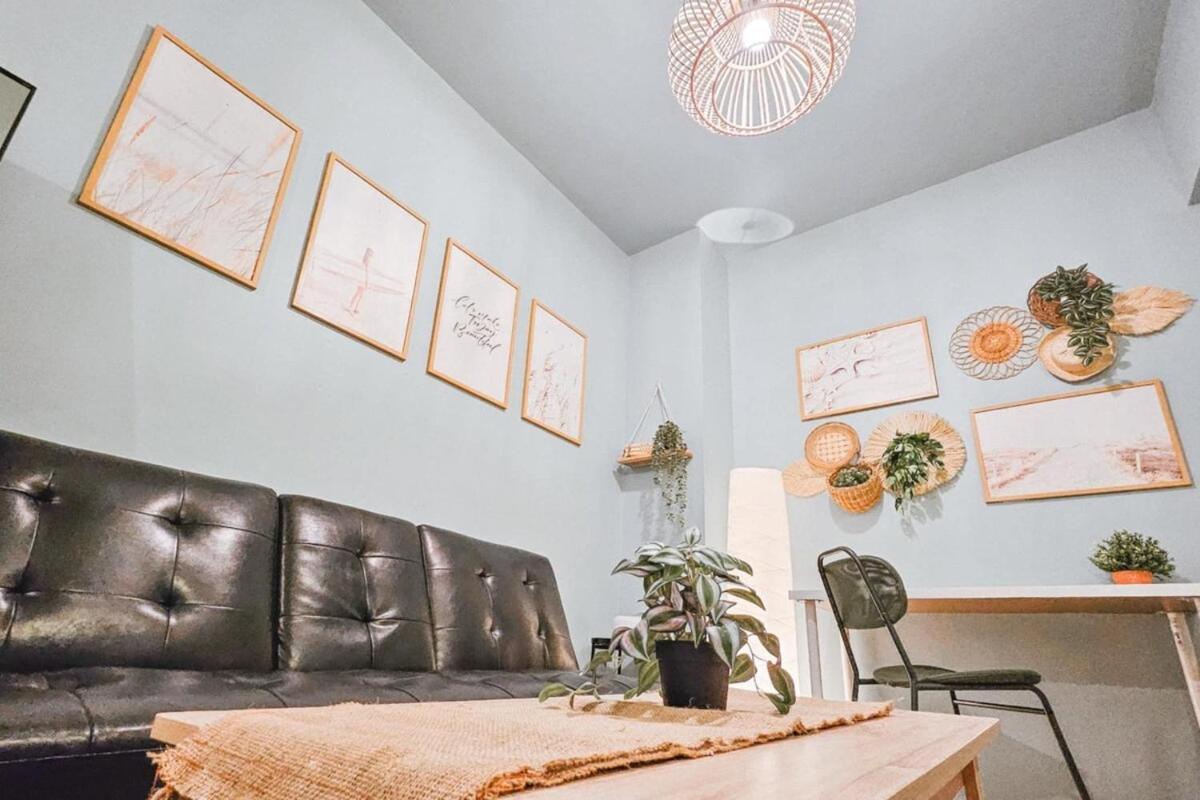 Luxury 2br In Makati With Billiard & Netflix Apartment *