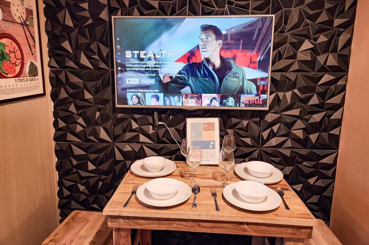 Apartment Cozy Pool & View 1br In Makat With Netflix Manila