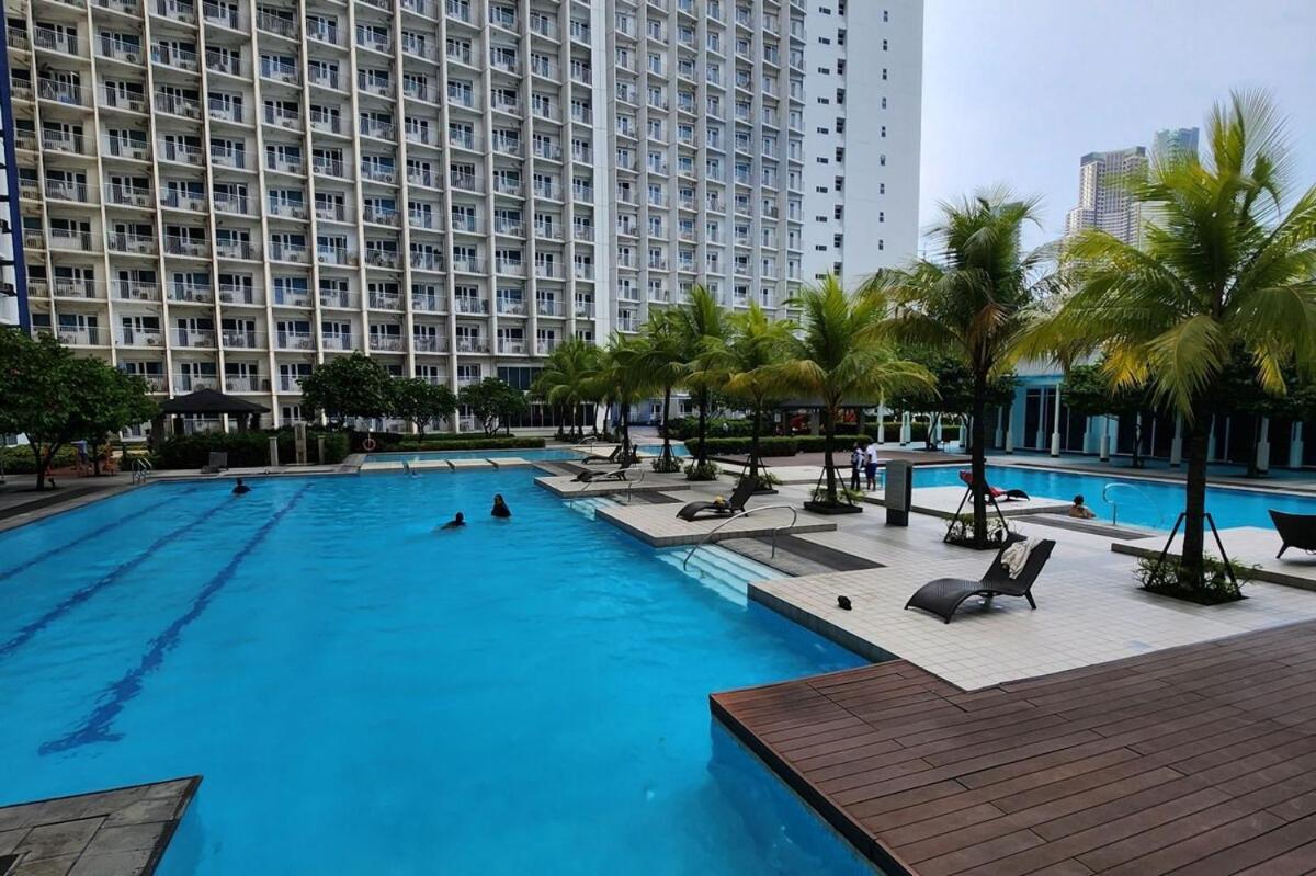 Apartment Cozy Pool & View 1br In Makat With Netflix