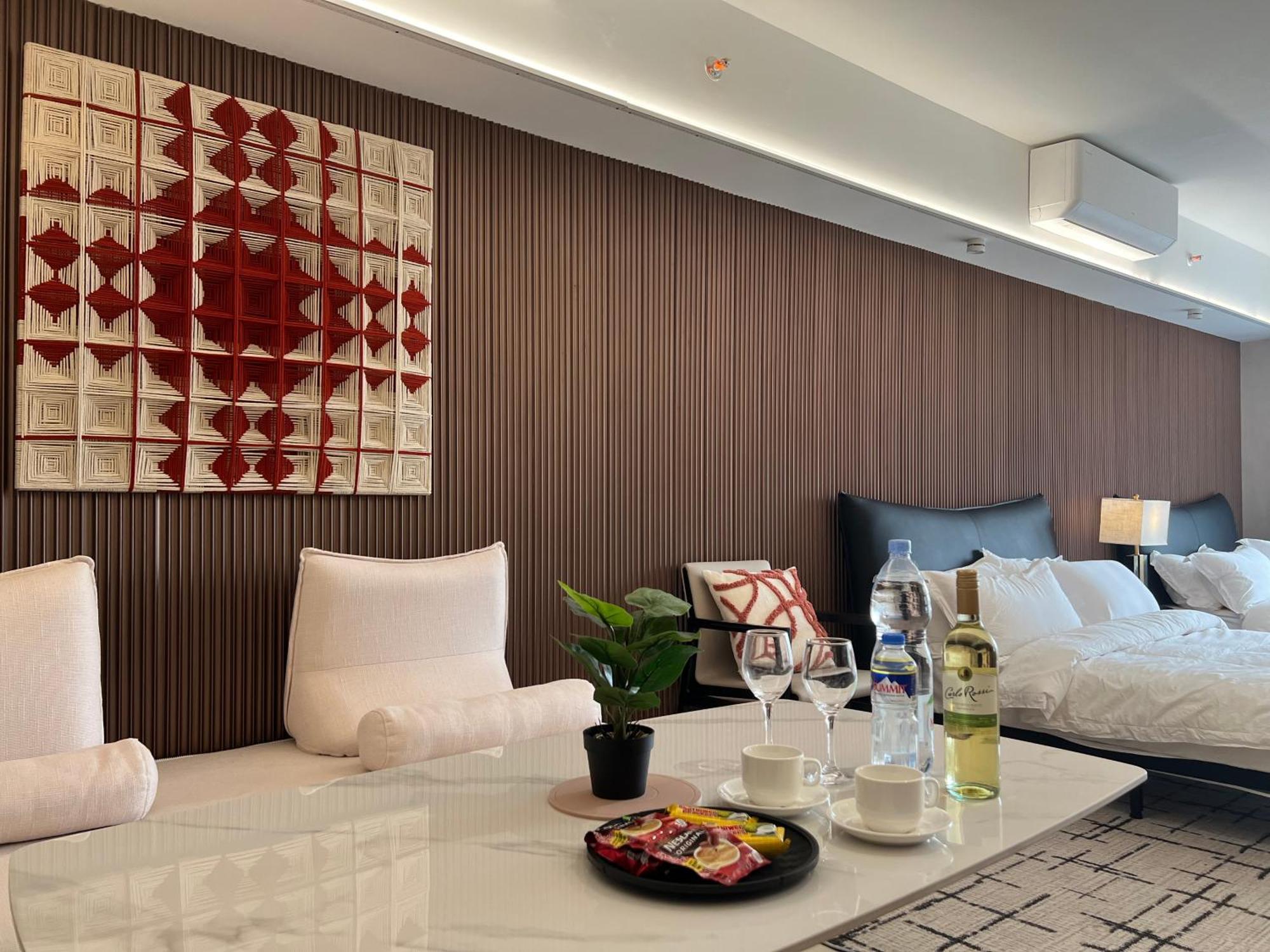 Luxurious European Style Penthouse Modern Ment Cross Of Dreams Okada Solaire Moa Airport