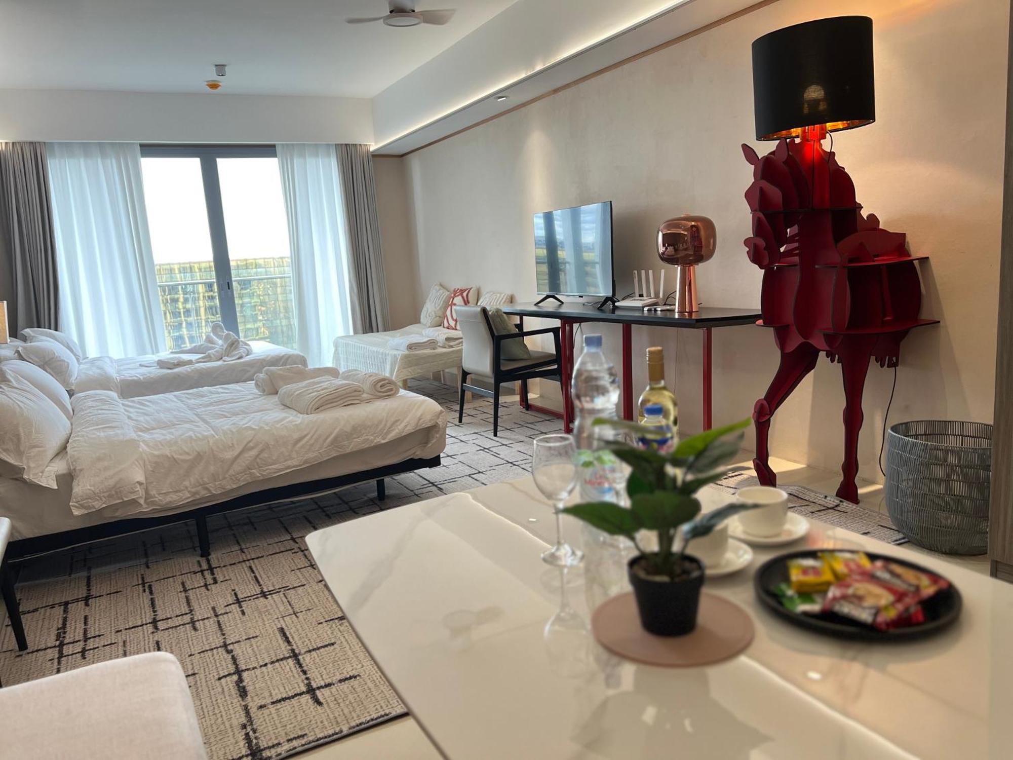 Luxurious European Style Penthouse Modern Ment Cross Of Dreams Okada Solaire Moa Airport Apartment