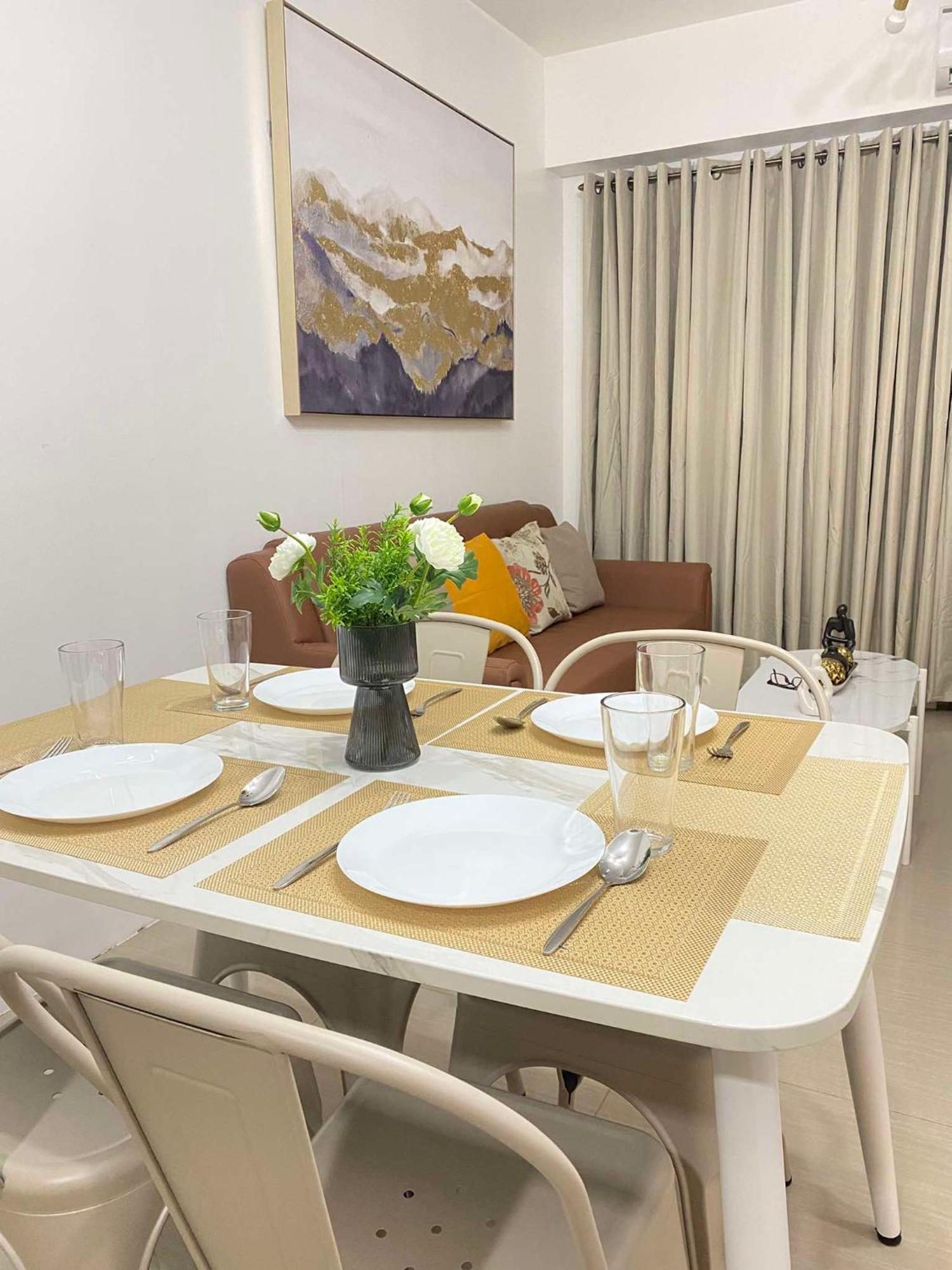 Spacious 2br At Moa Manila