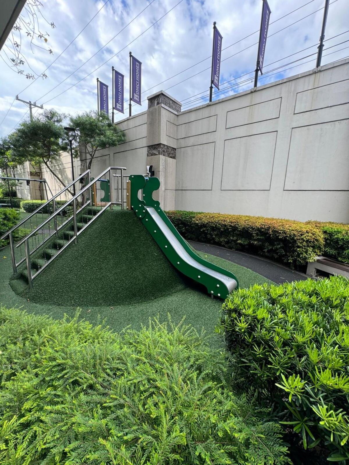 At Fairway Terraces Near Naia T3 Apartment