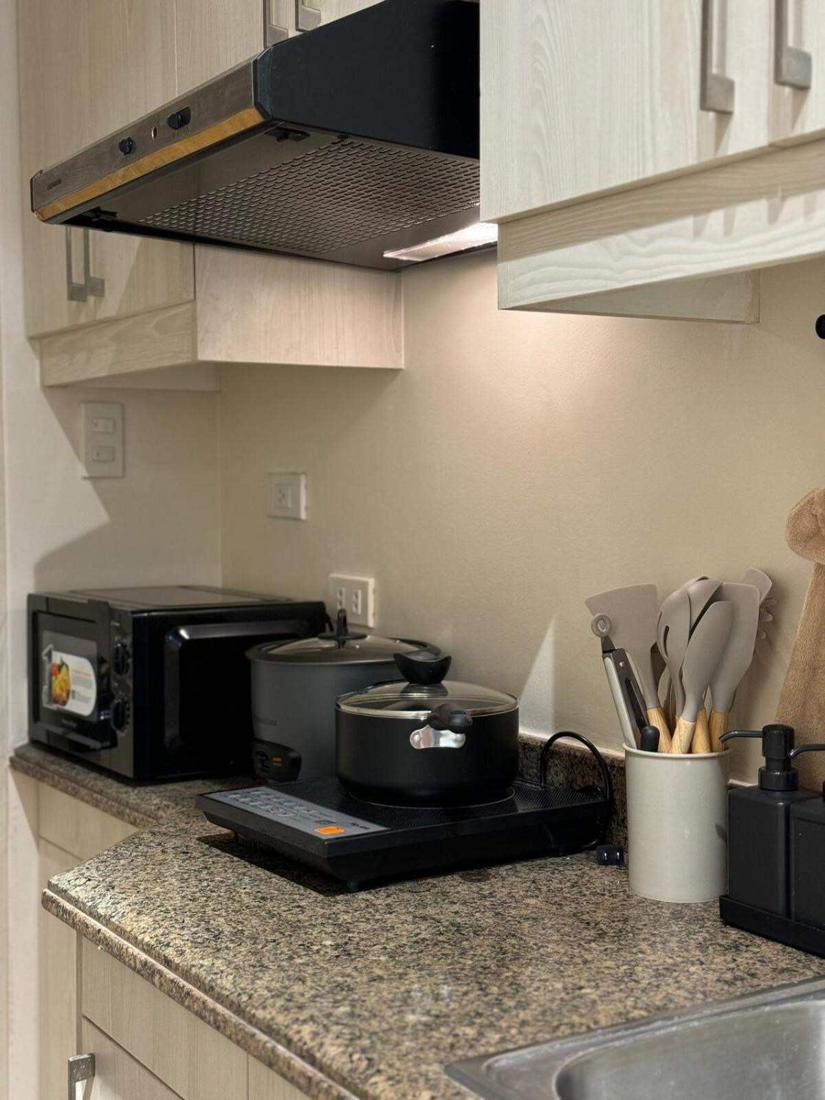 Apartment At Fairway Terraces Near Naia T3 Manila