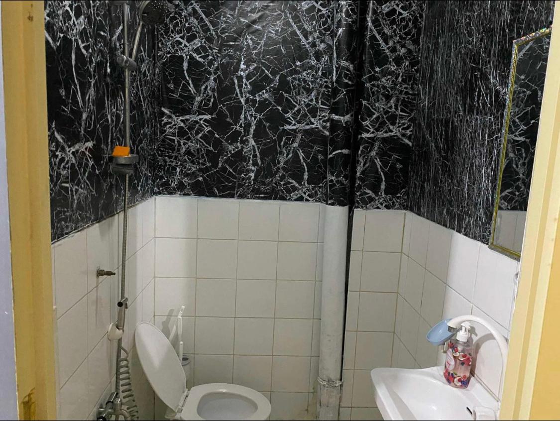 Homestay Johnfonz Building Affordable