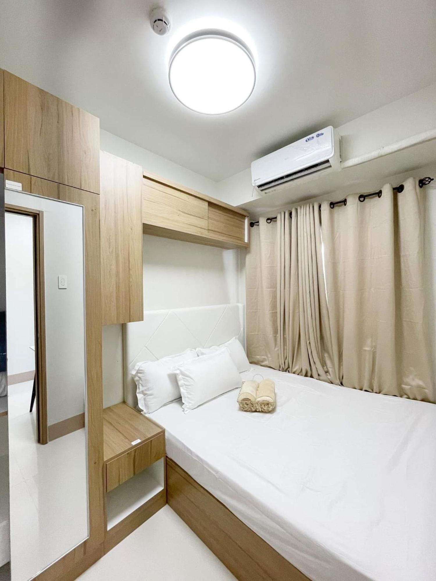 212 Budget At Shore 3 The Dwelling Place Apartment Manila