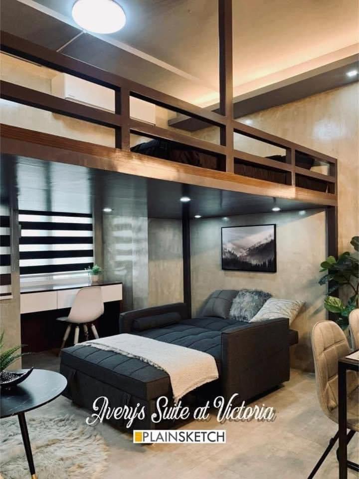 Avery's Victoria * Manila