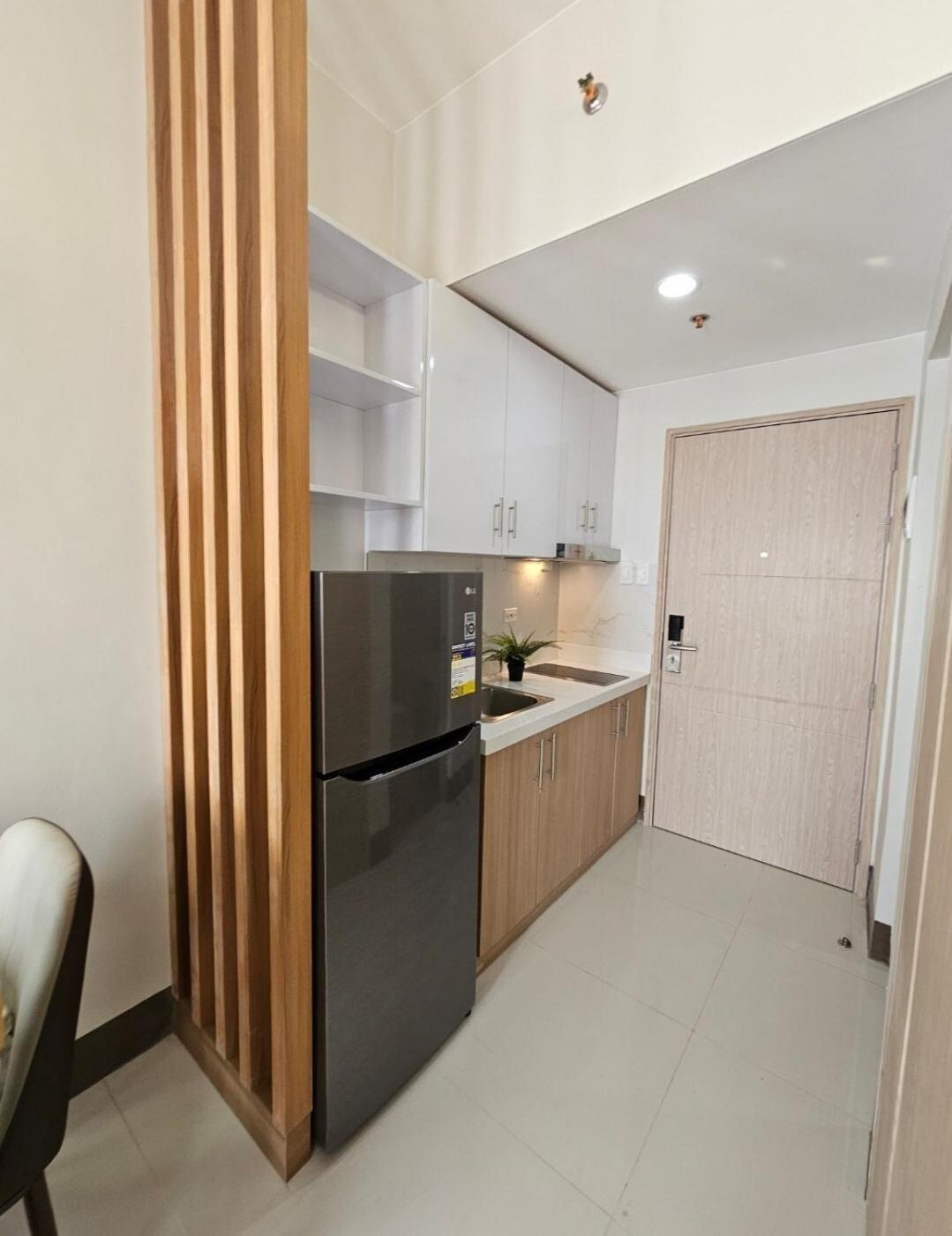 Apartment Stunning 2 Bedroom Near Airport Manila