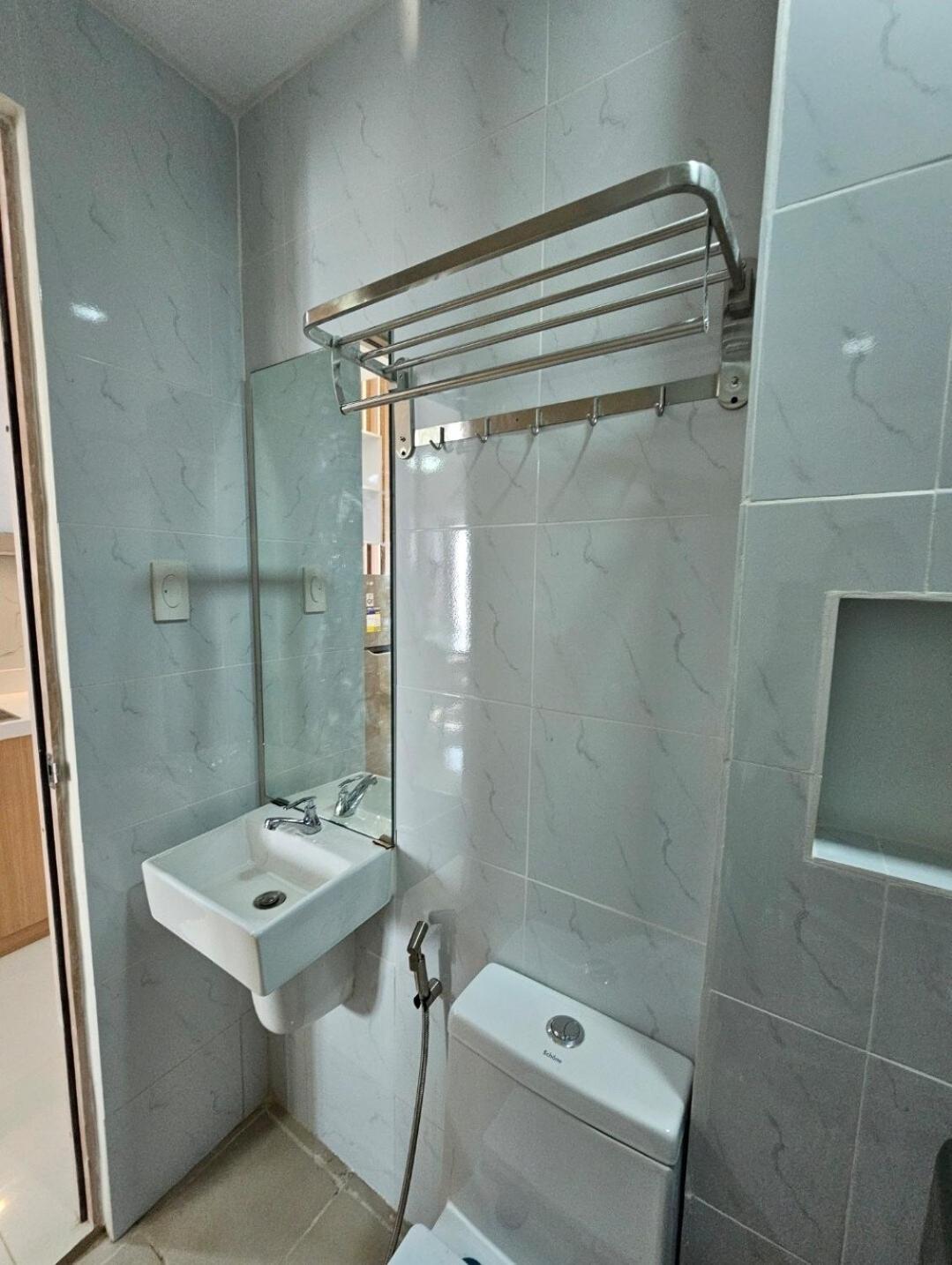 Stunning 2 Bedroom Near Airport *