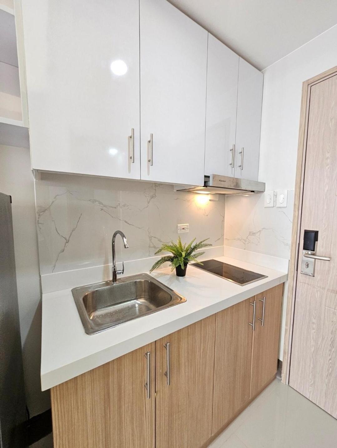 Stunning 2 Bedroom Near Airport Manila