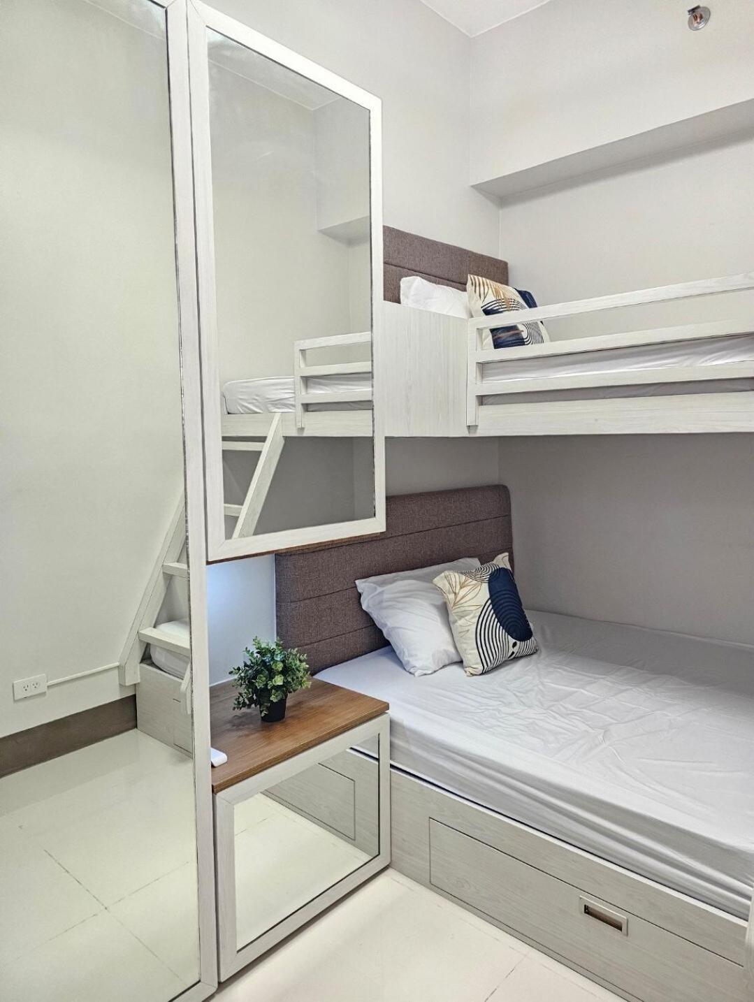 Apartment Stunning 2 Bedroom Near Airport Manila