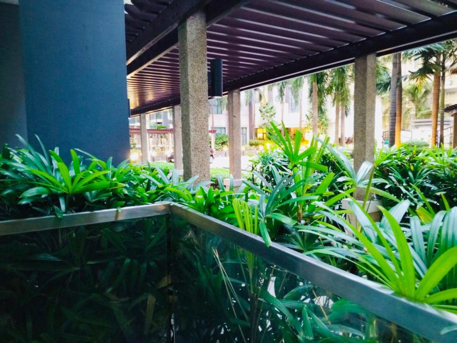 Apartment Two Palm Tree - 1o With Balcony - Across Terminal 3 Airport *